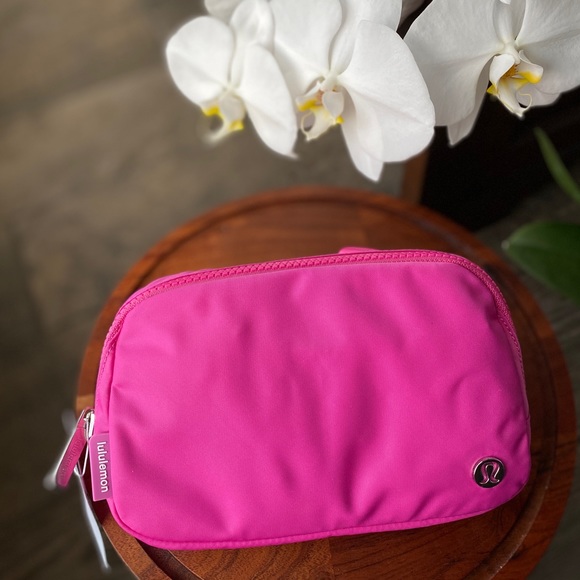 Lululemon SONIC PINK Everywhere Belt Bag 1L - Picture 3 of 13